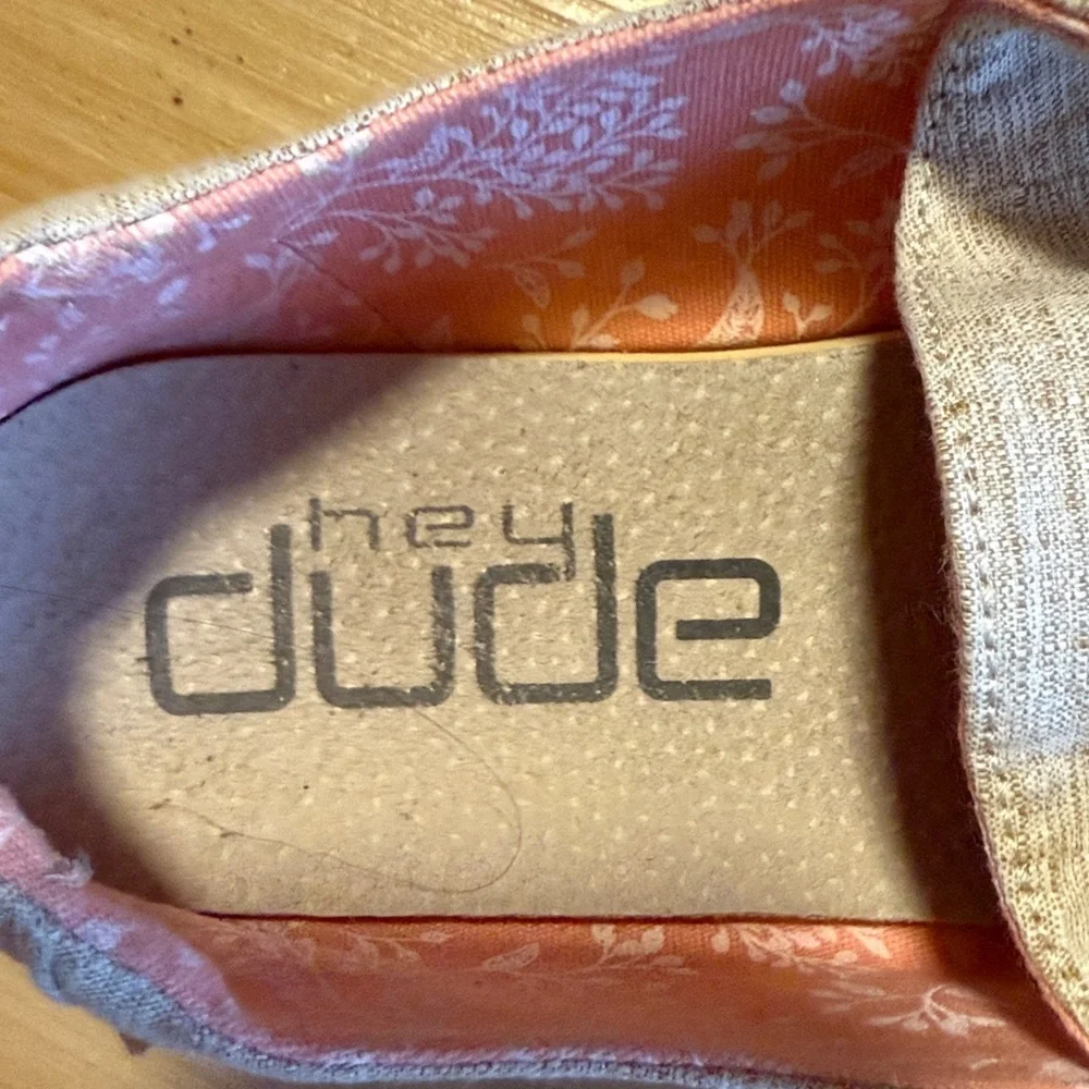 HEY DUDE WOMENS WENDY CHAMBRAY WHITE NUT SLIP ON WALKING SHOE SIZE: 10